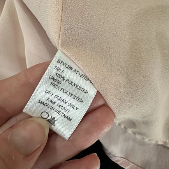 ASTR THE LABEL Blush V Neck Silky Blouse Tank Top - Size Large - Picture 8 of 8